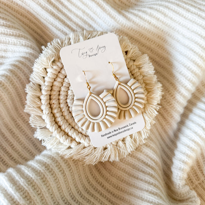 Maggie Dangle Earrings | Ivory