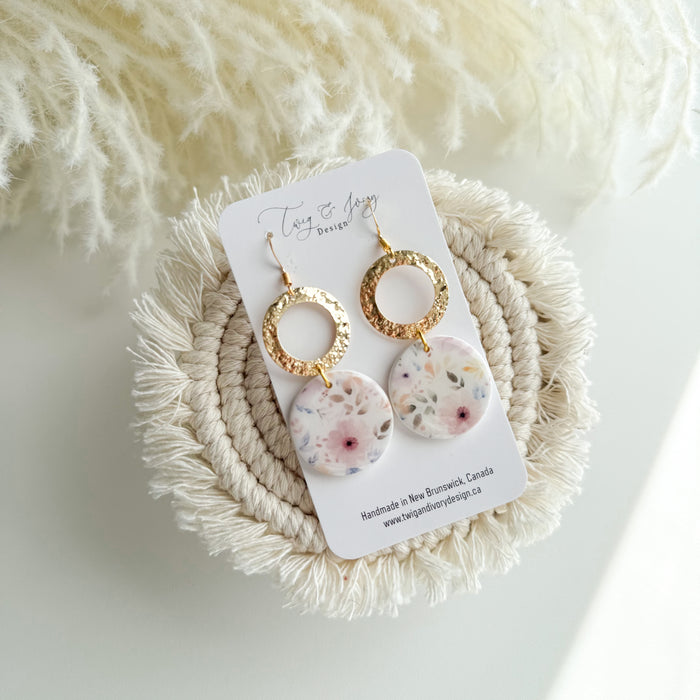 Kari Dangle Earrings | White Floral- Resin Gloss