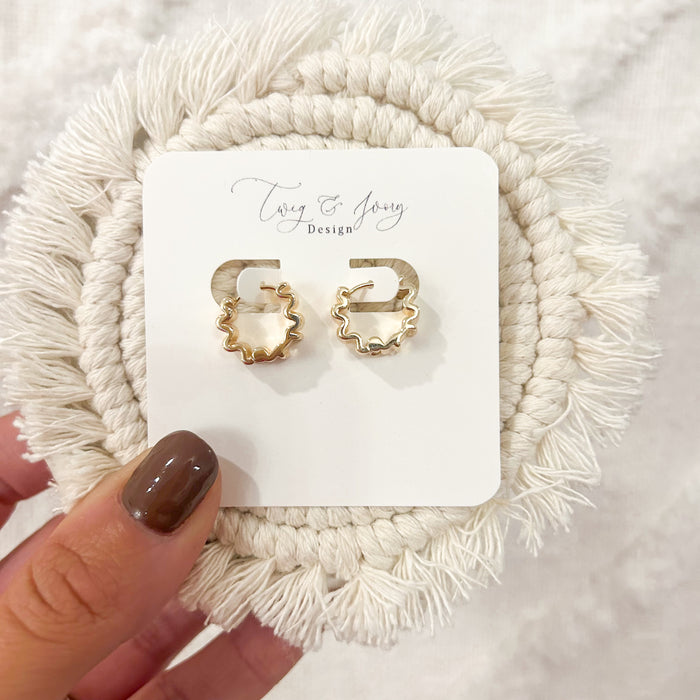 Wavy Gold Hoop Huggie | Earring Set